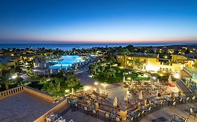 ثري كورنرز فيروز بلازا بيتش ريزورت